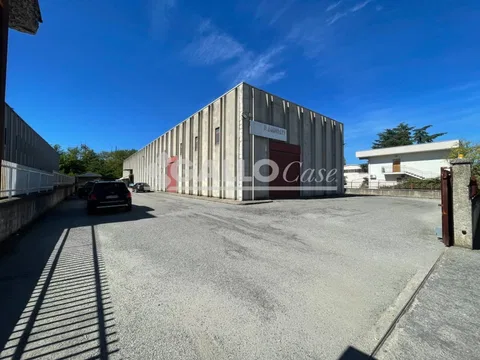 Capannone in vendita a Rende, 900mq AG3-2766