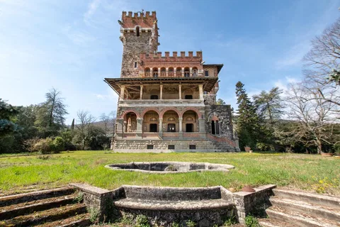 Villa Coppedé in stile castello neo-medievale, Arezzo – Toscana