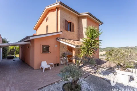 Casa/Villa 8 locali in vendita 210 m² Camerano