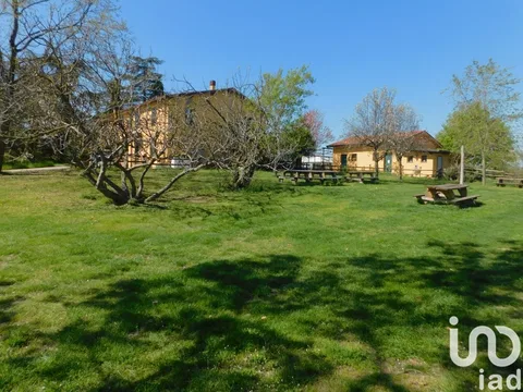 Casa/Villa 26 locali in vendita 24.000 m² Alseno