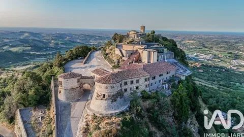 Edificio in vendita 3000 m² Poggio Torriana