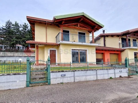 Villa bifamiliare in vendita a Pizzoli