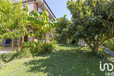 Casa/Villa 9 locali in vendita 205 m² Sirolo