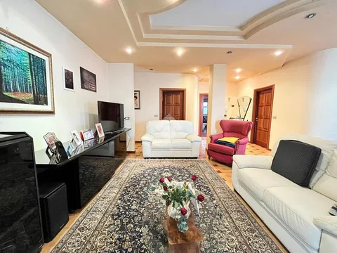 Casa indipendente in vendita