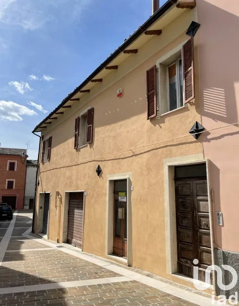 Casa/Villa 8 locali in vendita 148 m² Pioraco