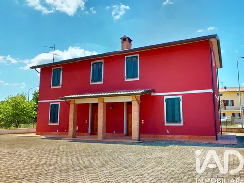 Casa/Villa 6 locali in vendita 180 m² Bettona